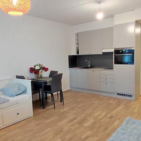 Ruby Studio 5Min To Vantaa Airport And 20Min To Helsinki Center Appartement Buitenkant foto